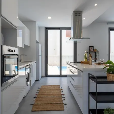 Flora's 3-bedroom Retreat With Private Pool Villa *