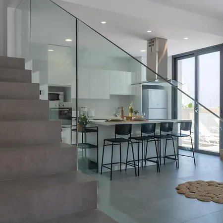 Flora's 3-bedroom Retreat With Private Pool