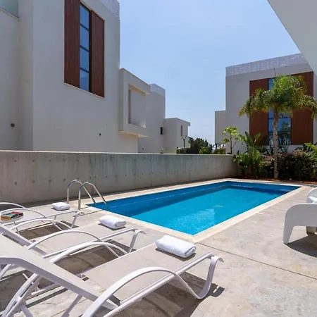 Villa Flora's 3-bedroom Retreat With Private Pool