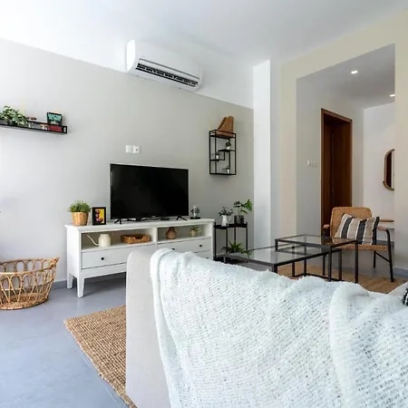 Flora's 3-bedroom Retreat With Private Pool Villa