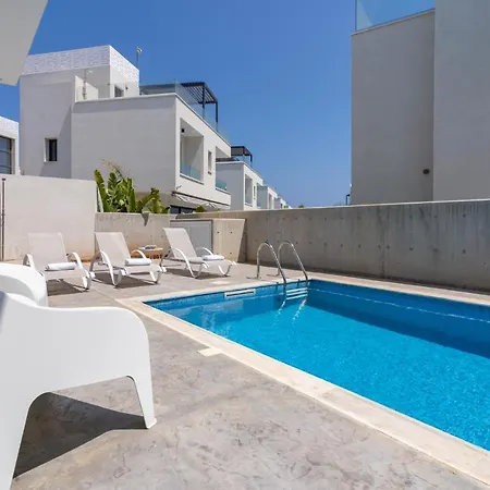 Villa Flora's 3-bedroom Retreat With Private Pool