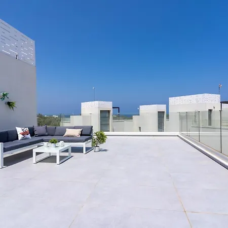 Flora's 3-bedroom Retreat With Private Pool * Paralimni
