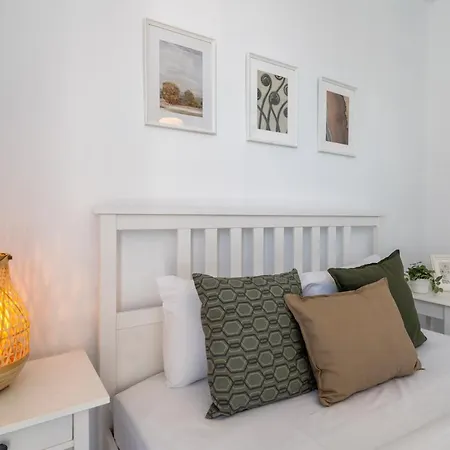 Flora's 3-bedroom Retreat With Private Pool