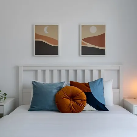 Flora's 3-bedroom Retreat With Private Pool