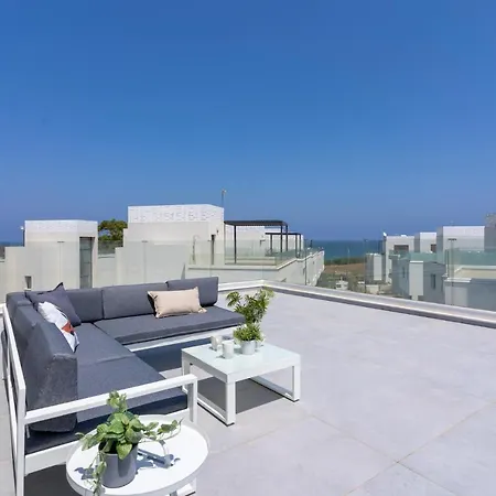 Flora's 3-bedroom Retreat With Private Pool * Paralimni