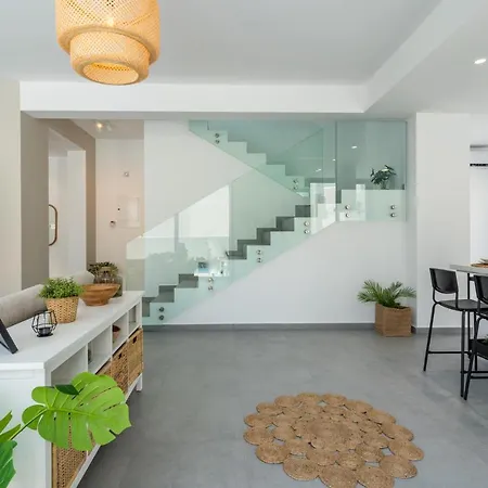 Flora's 3-bedroom Retreat With Private Pool Villa Paralimni