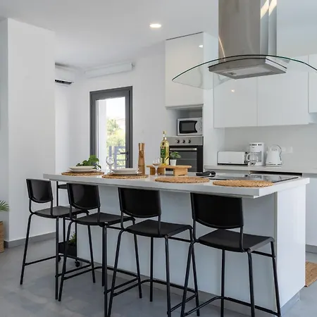 Villa Flora's 3-bedroom Retreat With Private Pool