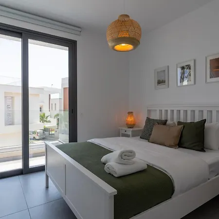 Villa Flora's 3-bedroom Retreat With Private Pool Paralimni