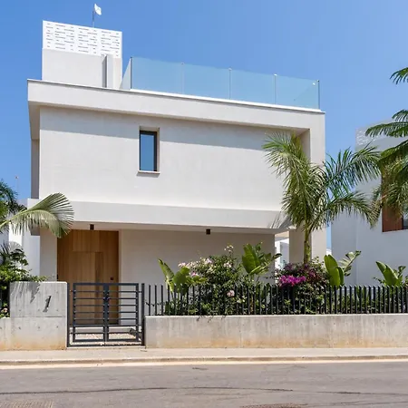 Flora's 3-bedroom Retreat With Private Pool * Paralimni